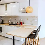 Sophie - Center, Cozy & Work-friendly Near Aubg, Free Streaming Platforms