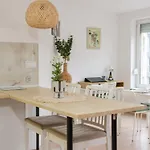Sophie - Center, Cozy & Work-friendly Near Aubg, Free Streaming Platforms Apartamento *