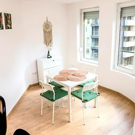 Lejlighed Sophie - Center, Cozy & Work-friendly Near Aubg, Free Streaming Platforms