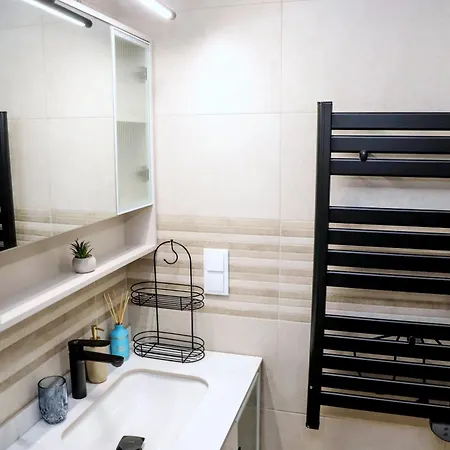 Sophie - Center, Cozy & Work-friendly Near Aubg, Free Streaming Platforms Blagoevgrad