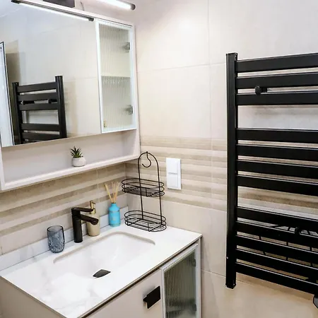 Sophie - Center, Cozy & Work-friendly Near Aubg, Free Streaming Platforms Blagoevgrad