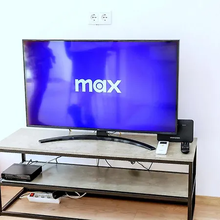 Sophie - Center, Cozy & Work-friendly Near Aubg, Free Streaming Platforms