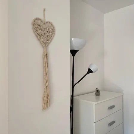 아파트 Sophie Studio - Top Center, Near Aubg, Cozy & Work-Friendly, Free Streaming *