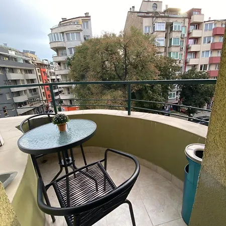 Sophie Studio - Top Center, Near Aubg, Cozy & Work-Friendly, Free Streaming 布拉格埃夫格拉德