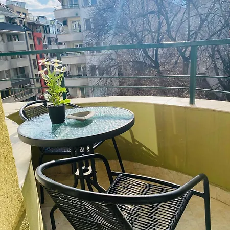 아파트 Sophie Studio - Top Center, Near Aubg, Cozy & Work-Friendly, Free Streaming 블라고에프그라드