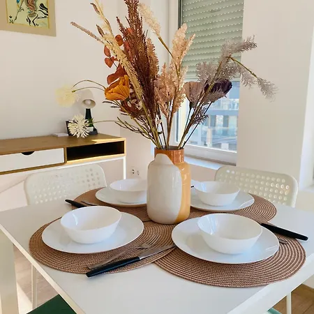 Sophie Studio - Top Center, Near Aubg, Cozy & Work-Friendly, Free Streaming 아파트