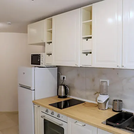 아파트 Sophie Studio - Top Center, Near Aubg, Cozy & Work-Friendly, Free Streaming