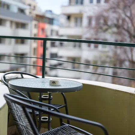 Sophie Studio - Top Center, Near Aubg, Cozy & Work-Friendly, Free Streaming 아파트