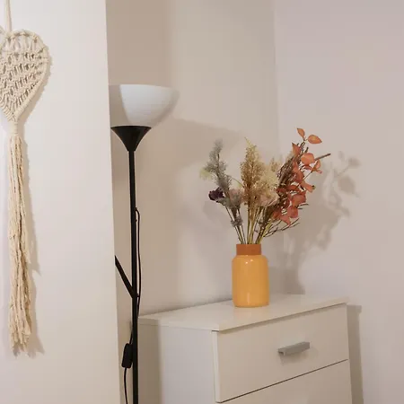 Sophie Studio - Top Center, Near Aubg, Cozy & Work-Friendly, Free Streaming 아파트
