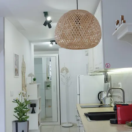 아파트 Sophie Studio - Top Center, Near Aubg, Cozy & Work-Friendly, Free Streaming *