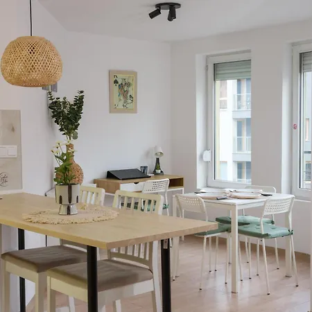 Sophie - Center, Cozy & Work-friendly Near Aubg, Free Streaming Platforms 公寓