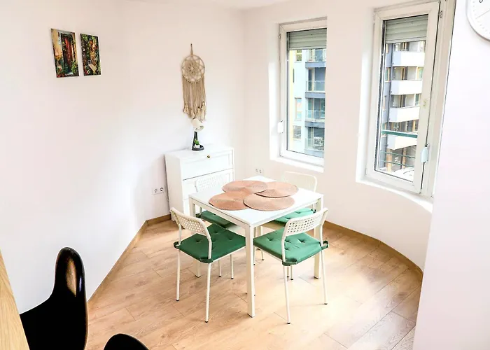 Apartament Sophie - Center, Cozy & Work-friendly Near Aubg, Free Streaming Platforms