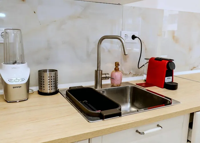 アパート Sophie - Center, Cozy & Work-friendly Near Aubg, Free Streaming Platforms ブラゴエヴグラト