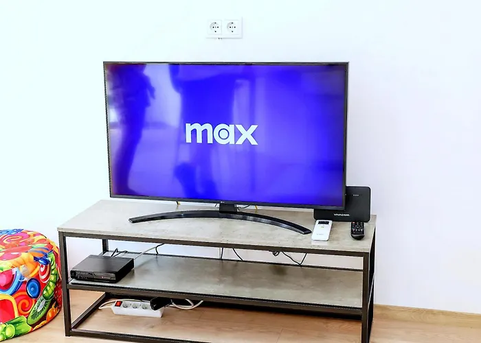 Sophie - Center, Cozy & Work-friendly Near Aubg, Free Streaming Platforms