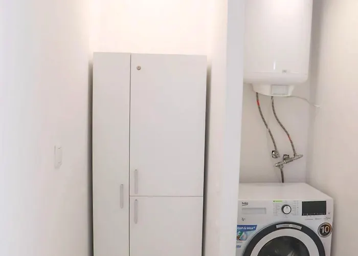 Sophie - Center, Cozy & Work-friendly Near Aubg, Free Streaming Platforms