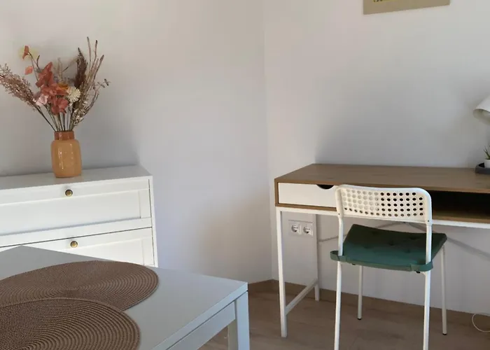 Sophie - Center, Cozy & Work-friendly Near Aubg, Free Streaming Platforms アパート ブラゴエヴグラト