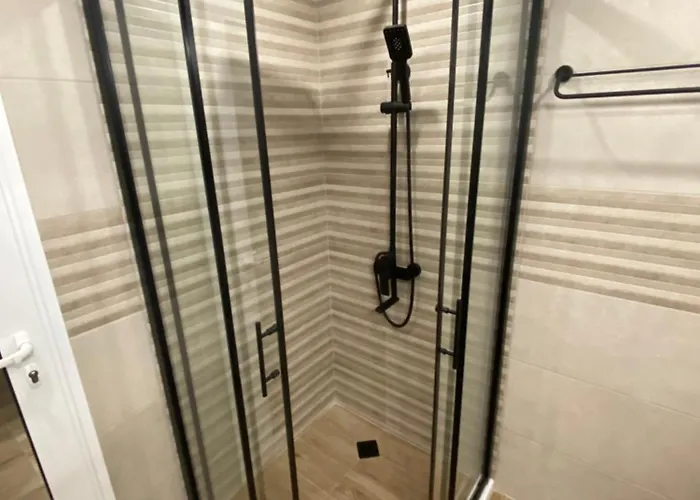 アパート Sophie - Center, Cozy & Work-friendly Near Aubg, Free Streaming Platforms ブラゴエヴグラト