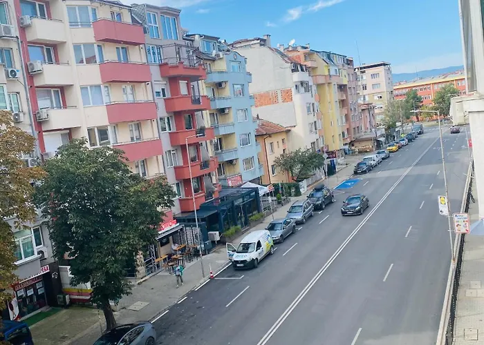 Sophie - Center, Cozy & Work-friendly Near Aubg, Free Streaming Platforms Apartament Błagojewgrad