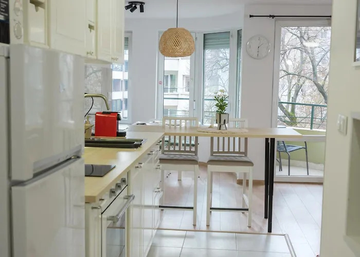 Sophie - Center, Cozy & Work-friendly Near Aubg, Free Streaming Platforms