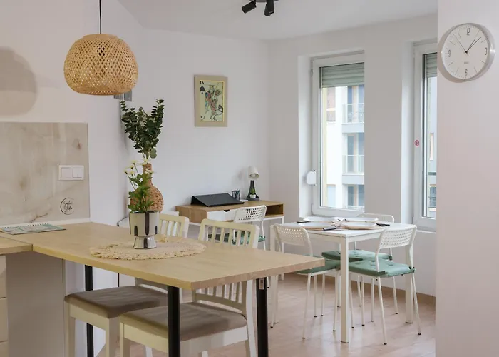 Sophie - Center, Cozy & Work-friendly Near Aubg, Free Streaming Platforms Apartament