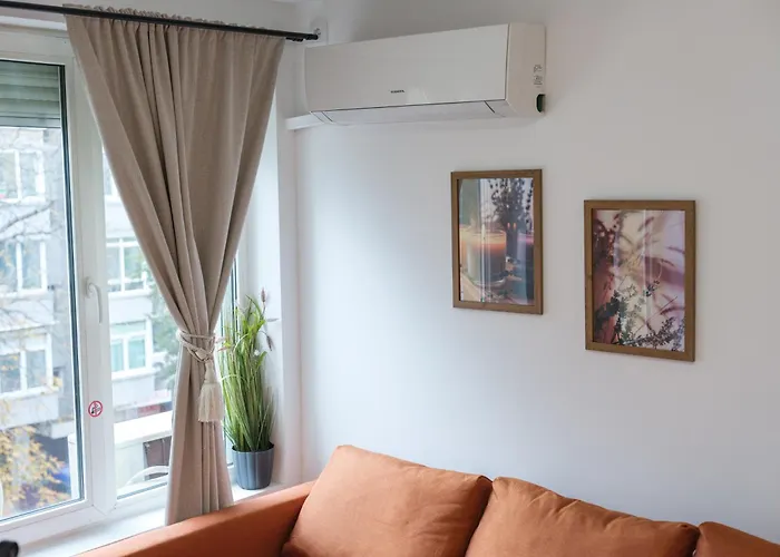 アパート Sophie - Center, Cozy & Work-friendly Near Aubg, Free Streaming Platforms ブラゴエヴグラト