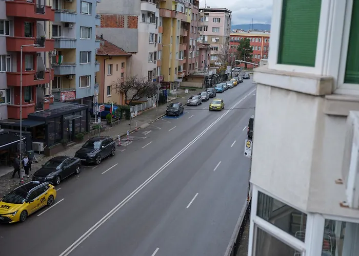 Apartament Sophie - Center, Cozy & Work-friendly Near Aubg, Free Streaming Platforms